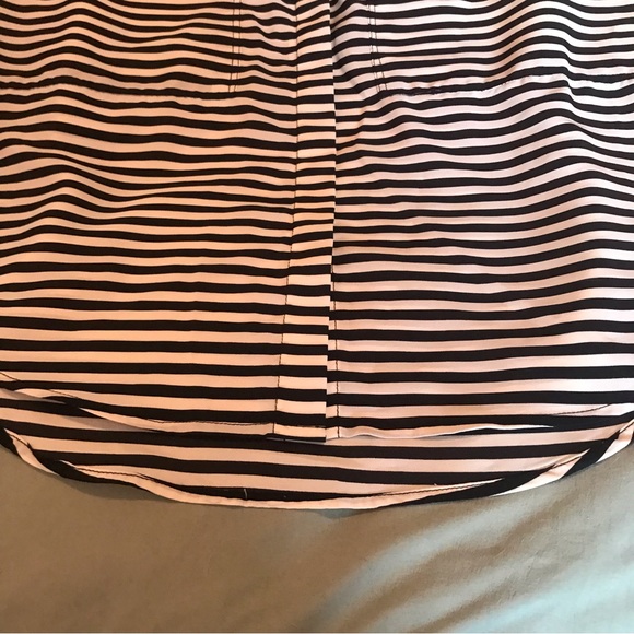 Daisy Fuentes Size Medium Black and White Sleeveless Button Down Summer Top - Picture 4 of 10